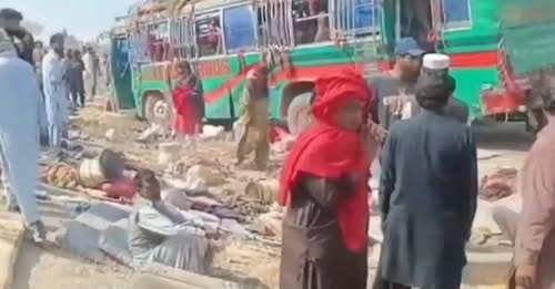 तीर्थयात्री बोकेको बस पल्टिँदा १२ जनाको मृत्यु र १५ जना घाइते